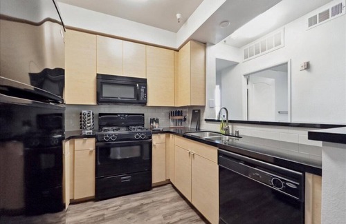 Del Rey Apartment | Modern 2bdr apt in MarinaDelRey, parking, pool,gym