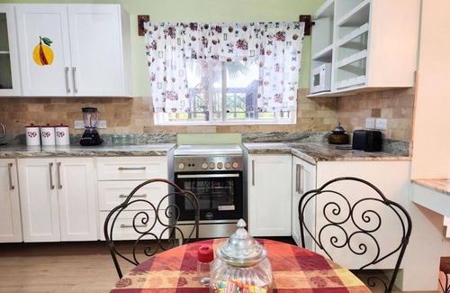 Arawak Hill House | Modern 2BED 2BTH Hideaway in New Westerhall Point, Petit Calivigny