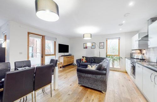 Islington Apartment | Modern 2Bed - 5min to Highbury & Islington Station