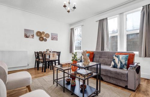 Harborne Apartment | Modern 2BED Apartment Great Location, Netflix & Disney, Sleeps 6