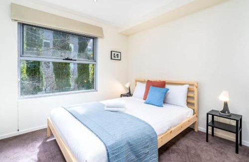 Turner Apartment | Modern 2BR 2BA Apartment Close to City and ANU - Hosted by Canstay