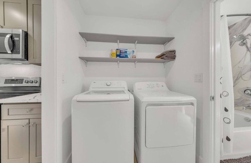 Pasadena House | Modern 2BR/2BA Close to Downtown