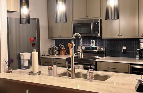North Burnet Condo | Modern 2BR 2BA near Domain - Q2 Stadium - SXSW - Kalahari Resorts