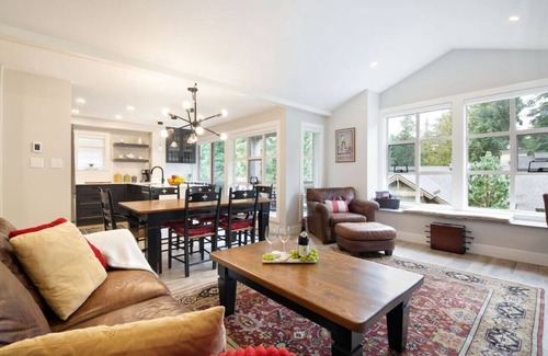 Upper Village House | Modern 2BR/2BA Townhouse: HotTub & Pvt Garage!