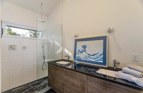 Medina House | Modern 2BR-2Bath, Pet ok, Fenced, 2 min to Bellevue Sq, WIFI, Garden, Oct15%