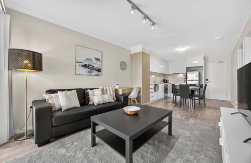 Rockingham Apartment | Modern 2BR Apartment in the Heart of Rockingham, Close to Beach, Shops, & Naval