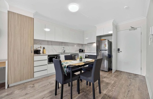Rockingham Apartment | Modern 2BR Apartment in the Heart of Rockingham, Close to Beach, Shops, & Naval