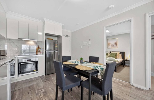 Rockingham Apartment | Modern 2BR Apartment in the Heart of Rockingham, Close to Beach, Shops, & Naval