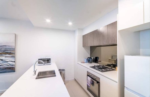Clayton Apartment | Modern 2BR Apt in Clayton Free Parking