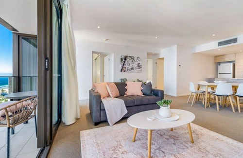 Broadbeach Condo | Modern 2BR Broadbeach - Ocean & Hinterland Views