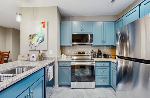 Waynesville Condo | Modern 2BR Condo Located over Main Street with Cable, Wifi, and Full Kitchen