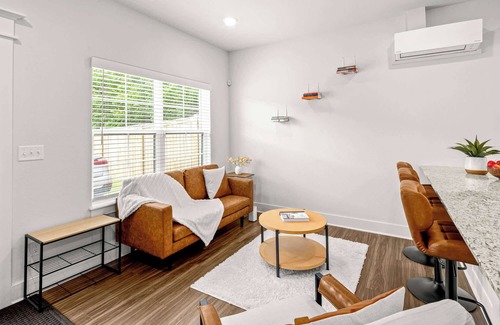 Fayetteville Condo | Modern 2BR Condo | Near U of A & Razorback Stdm