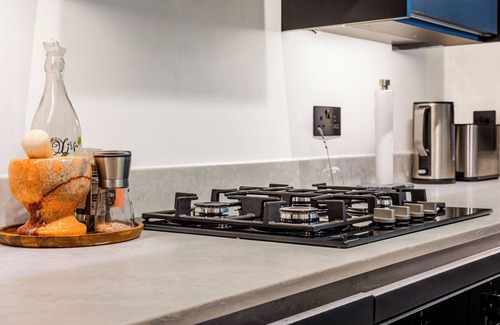 Hackney Apartment | Modern 2BR Duplex in Clapton, 1min Rectory Rd. St.