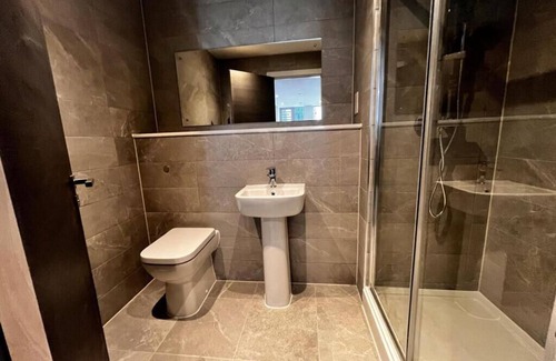 Manchester Apartment | Modern 2BR flat with Gym & Viewsn5 mins walk to Manchester City center
