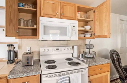 Milford Apartment | Modern 2BR home; 5 min walk to downtown Milford!