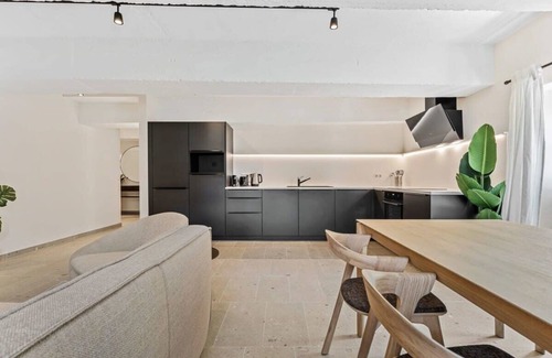 Gronn Apartment | Modern 2BR in Clausen w/WiFi, Kitchen & Workspace