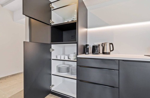 Gronn Apartment | Modern 2BR in Clausen w/WiFi, Kitchen & Workspace