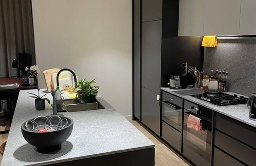 Bondi Junction Apartment | Modern 2BR in the heart of Bondi Junction