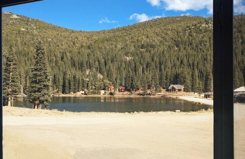 Saint Mary's Condo | Modern 2br lakeview Condo in the mountains