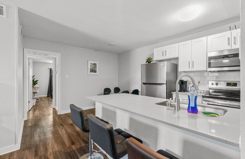 Hyde Park Apartment | Modern 2BR Near UT | Hyde Park | Evonify 5332