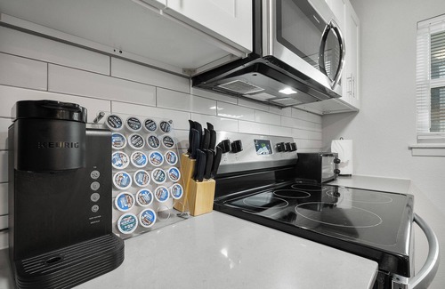 Hyde Park Apartment | Modern 2BR Near UT | Hyde Park | Evonify 3433