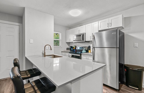 Hyde Park Apartment | Modern 2BR Near UT | Hyde Park | Evonify 7497