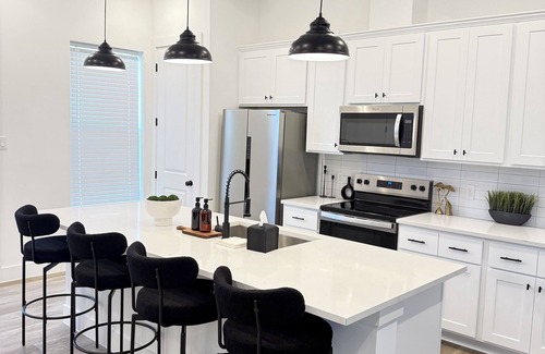 Northside House | Modern 2BR Retreat - Fast WiFi, AC & Prime Houston Location