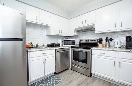 East Orange House | Modern 2BR, Unit 1, Yard, Laundry, Smart TV