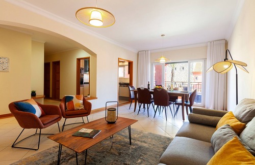 Vilamoura Apartment | Modern 2BR w/Pool – Central Vilamoura