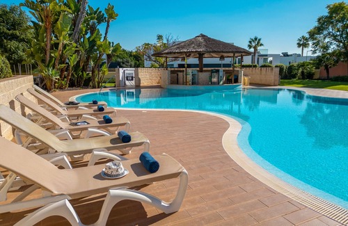 Vilamoura Apartment | Modern 2BR w/Pool – Central Vilamoura