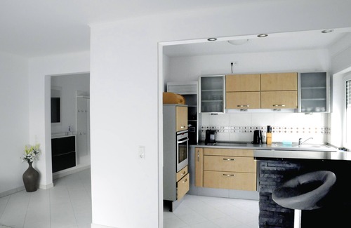 Nieder-Morlen Apartment | Modern 2ZKB Balcony PKW Stlp Self-Check-in 24h