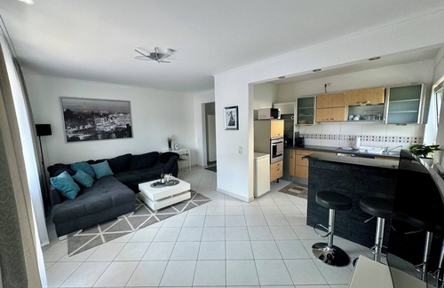 Nieder-Morlen Apartment | Modern 2ZKB Balcony PKW Stlp Self-Check-in 24h