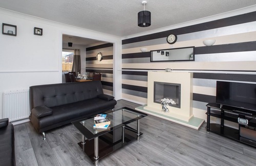 Newcastle-upon-Tyne House | Modern 3 bedroom house - with Netflix by WHA for Contractors and others