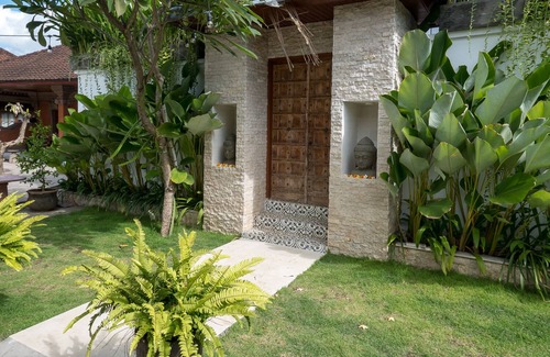 Kartika Plaza Villa | Modern 3-BDR Private Villa in Kuta