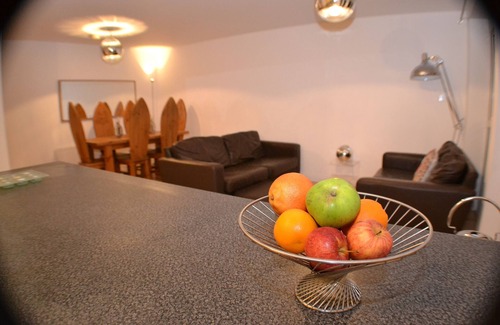 Belfast City Centre Apartment | MODERN 3 BED 2 Bathroom FAMILY APARTMENT CITY VIEWS 98 m2 FREE PARKING & WIFI