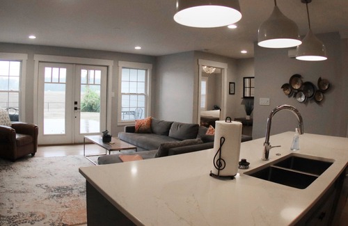 Terre Haute House | Modern 3-bed farmhouse AC, Wifi
