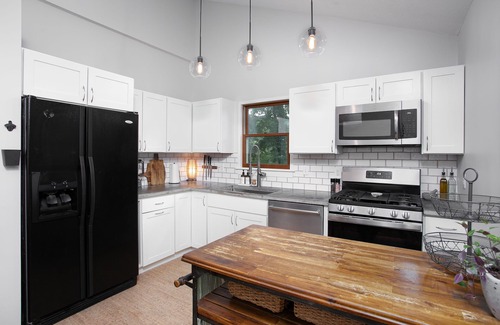 Southwest Raleigh House | Modern 3-Bed Raleigh Home, Minutes to NCSU & Downtown, Large Backyard + Firepit