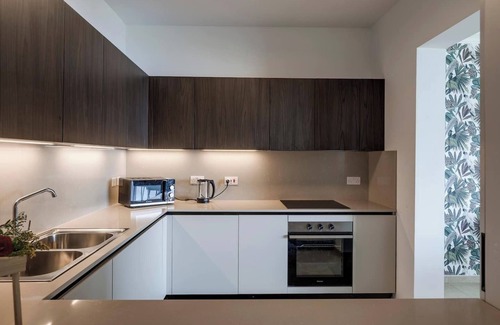 Sliema Condo | ✨ Modern 3-bed seafront apartment on the 6th floor of Sliema’s award-winning Fort Cambridge 🌊. Luxury living with stunning views in Malta’s most vibrant town.