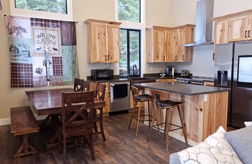 Enumclaw Cabin | Modern 3-bedroom cabin near Crystal and Mt Rainier