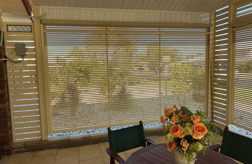 Gracemere House | Modern 3 Bedroom fully A/C Town House with lock up garage and super fast WiFi