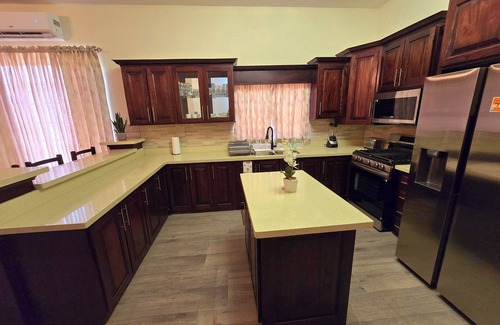 Trinidad House | Modern 3-bedroom house in awesome Barrackpore with WiFi, AC