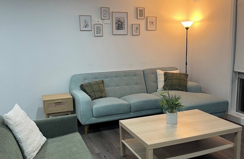 Higgins House | Modern 3-Bedroom Home, Belconnen – Free Parking