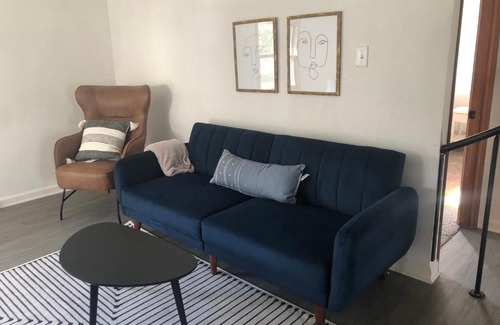 Des Moines Apartment | Modern 3 Bedroom near downtown w yard