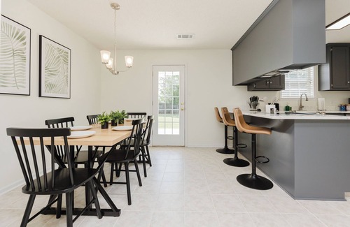 Houston County House | Modern 3 BR | Family & Pet Friendly | Fully Fenced