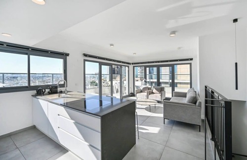 Tel Aviv City Center Apartment | Modern 3 BR Penthouse with Jacuzzi in Rothschild Blvd by HolyGuest
