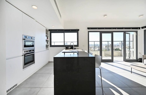 Tel Aviv City Center Apartment | Modern 3 BR Penthouse with Jacuzzi in Rothschild Blvd by HolyGuest