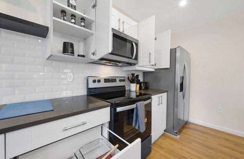 Bloomfield House | Modern 3-Floor Townhome | 5BR | Spacious & Stylish Stay