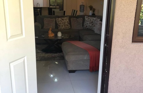 IronShore Estates Apartment | Modern 3 Bdrm - 3 1/2 Bath Apt. - Beach Pass/Pool/Gym/Wifi/Cable/Security/Gated
