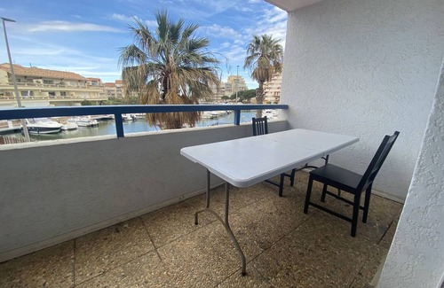 Le Port Apartment | Modern 3-Room Apartment with Loggia, Sleeps 6, Close to the Beach
