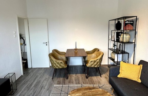Frohnhausen Apartment | Modern 3-Room Apartment | Netflix, Kitchen